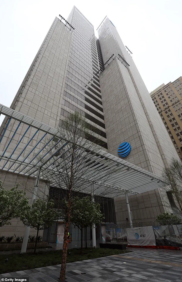 Iconic Dallas Skyscraper Faces Foreclosure Amid $230 Million Debt, Highlighting Economic Challenges in Downtown Area