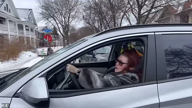 Tense Confrontation in Minneapolis: Elderly Woman Blocked by Anti-ICE Protestors as Protestors Create Barrier