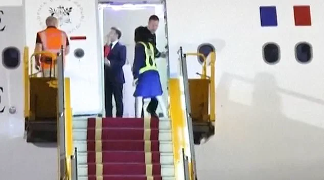 Macron's Davos Sunglasses: Speculation and Official Medical Explanation