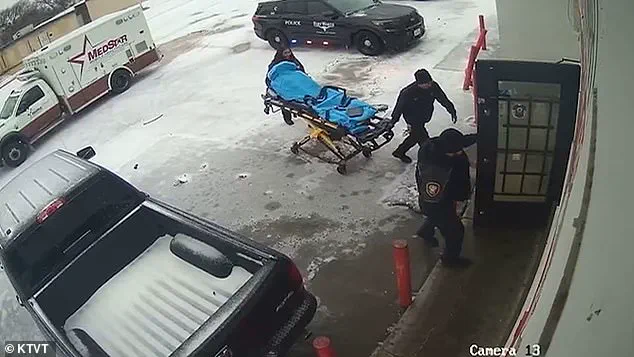 A Race Against Time: Fort Worth Convenience Store Manager Saves Frozen Customer in Bone-Chilling Cold