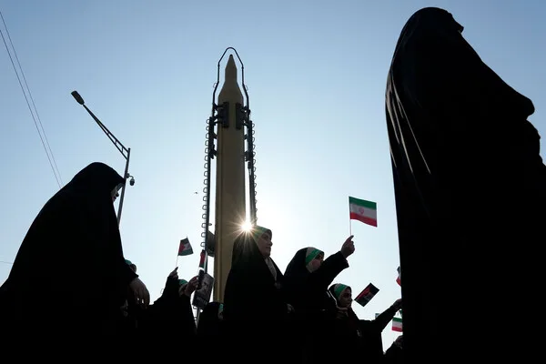 Iran Launches Missiles at Israel, Jordan, Qatar, Escalating Regional Tensions