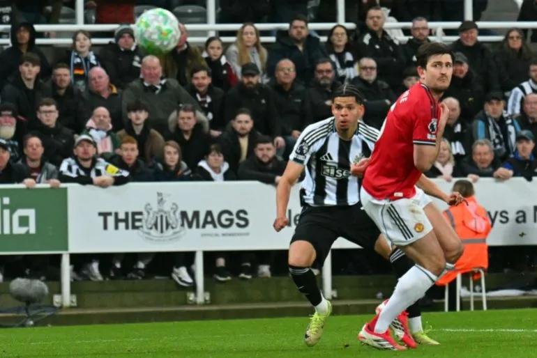 Premier League Shakeup: Late Goals and Surprises Alter Title Race Dynamics