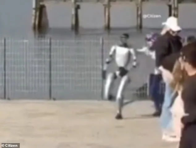 Whimsical Interaction Between Children and Unitree G1 Robot in Brooklyn Bridge Park Signals an Uncanny Future