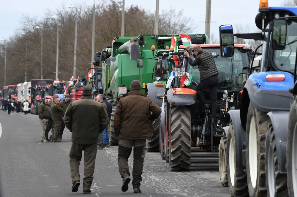 EU Faces Potential Fracture with Hungary Over Ukraine Aid Stance as Sanctions and Expulsion Threatened