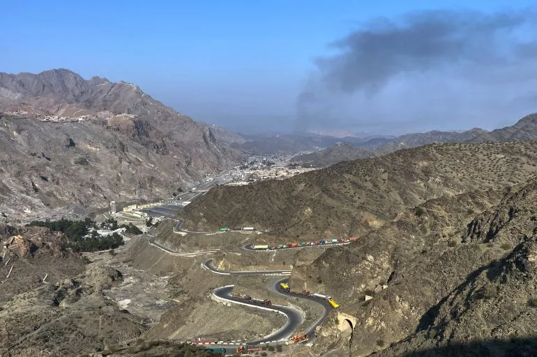 Pakistan and Afghanistan Engage in Rare Talks in China to Halt Escalating Border Conflict