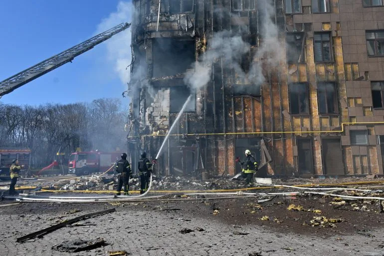 Russian Air Strikes Kill 4, Injure Dozens in Kharkiv and Sumy as Ukraine Warns of Escalating Violence