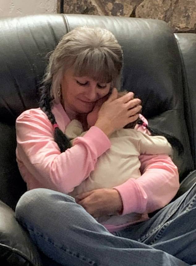 Former cowgirl Debbie Zipperian warns of deadly hantavirus symptoms after her own survival.