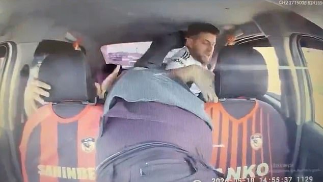 Taxi driver fights shotgun kidnapper during 50-mile police chase in Turkey