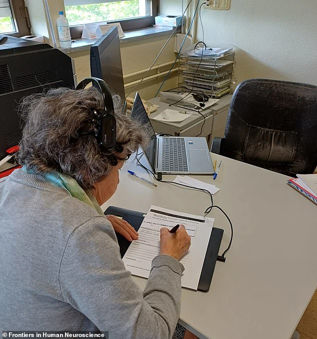 Writing Speed Slows Early in Dementia, Study Finds