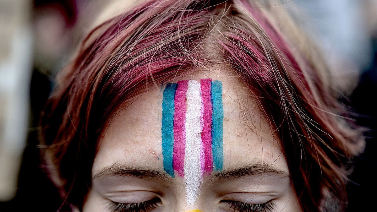 San Francisco YMCA bans trans woman from locker room amid privacy complaints